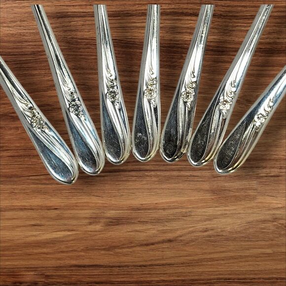 Vintage H&T MFG Co Meadow Flower 1940 Silver‑Plated Salad Forks Set of 7 Floral - Picture 3 of 5